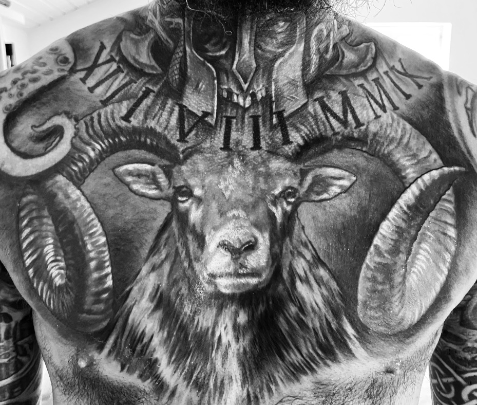Tattoo Steinbock, Tattoo Rücken, Tattoos Allgäu, Haldenwang, Memmingen, Sonthofen