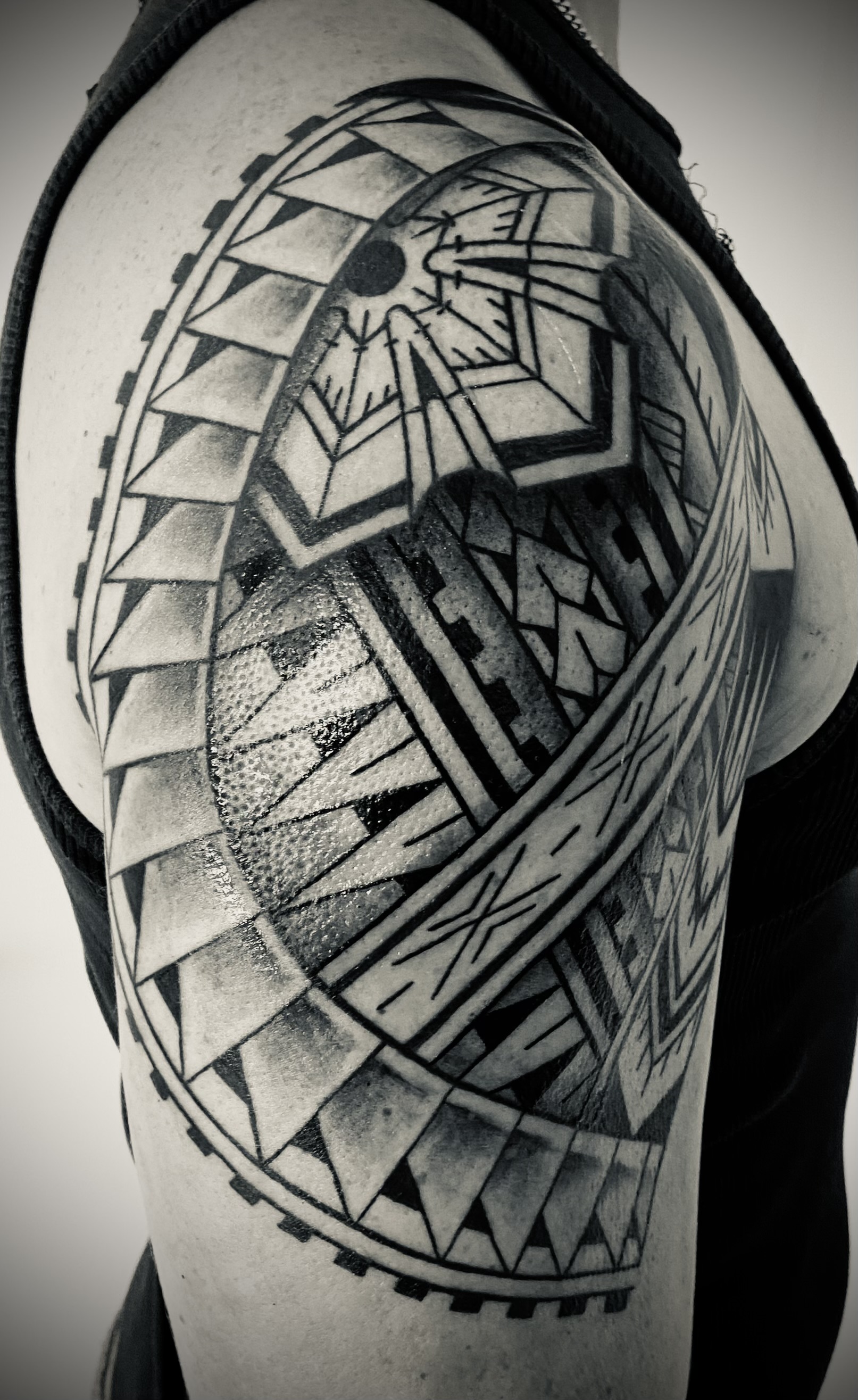 Tattoo Arm groß, Tattoo Studio Allgäu, Kempten, Memmingen, Sonthofen, Haldenwang, Tätowierer Allgäu, Beste Tätowiererin Allgäu, Kempten