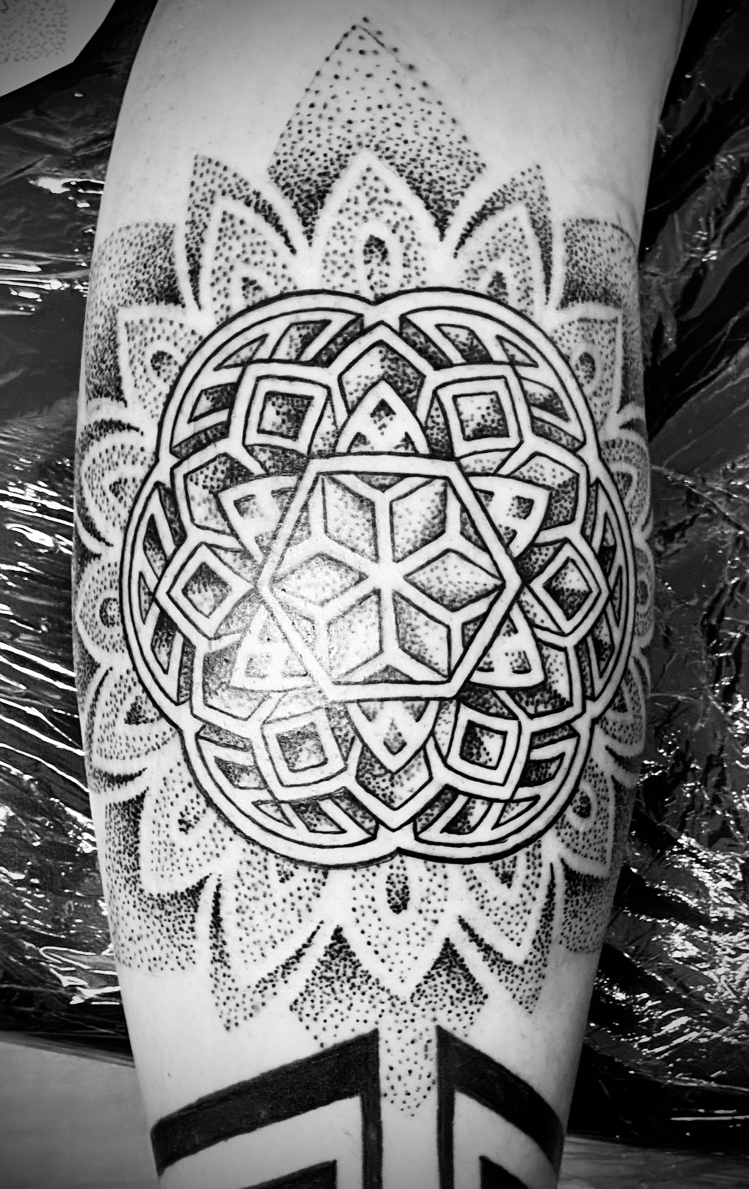 Tattoo Arm Mandala, Tattoo Studio Allgäu, Kempten, Memmingen, Sonthofen, Haldenwang, Tätowierer Allgäu, Beste Tätowiererin Allgäu, Kempten
